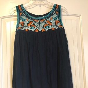 Crown&ivy sleeveless embroidered top